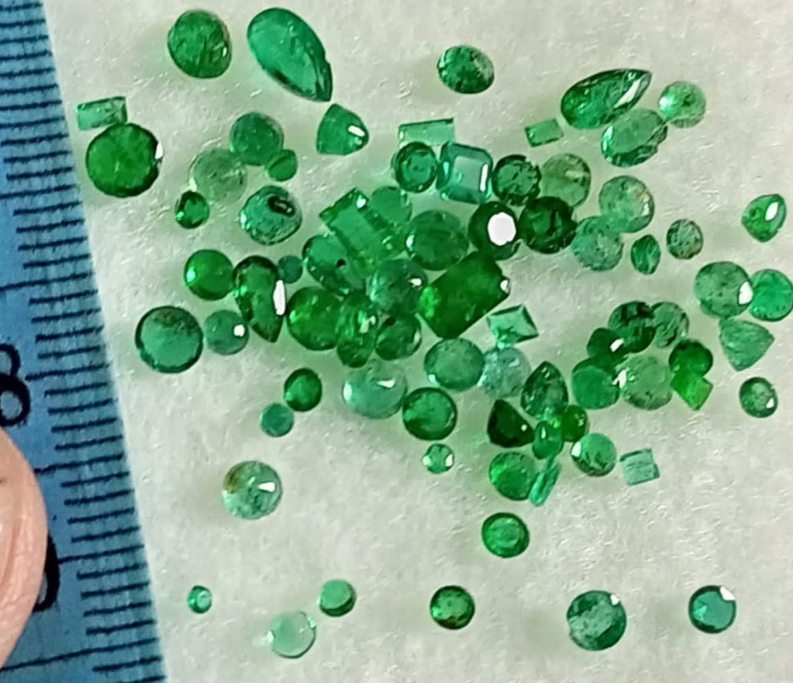 💎 Emerald – Cut & Polished Natural Stones