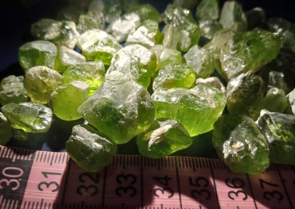 💚 Peridot – Rich Green Natural Rough Stones