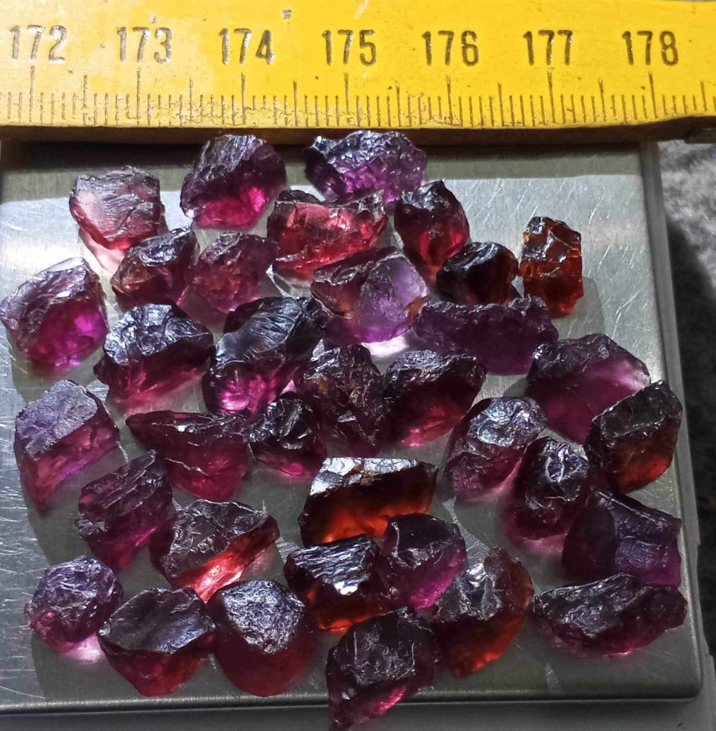 ❤️‍🔥 Rhodolite Garnet – Natural Rough Stones (Uncut Gem-Grade)